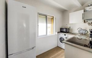 a kitchen with a washer and dryer and a window at 2 Bedroom Nice Apartment In Puerto Real in Puerto Real