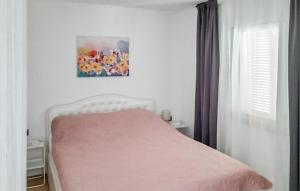 Postel nebo postele na pokoji v ubytování Two-Bedroom Apartment In Vrsar