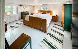 a bedroom with a bed and a green cabinet at 2 Bedroom Gorgeous Home In Hamneda in Annerstad