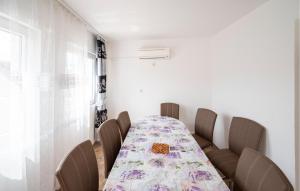 Posedenie v ubytovaní 3 Bedroom Nice Home In Vodnjan