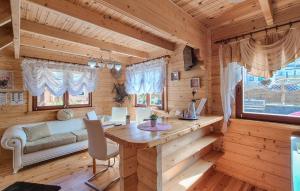 Posezení v ubytování Cozy Home In Rewal With Wifi