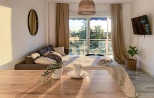 Χώρος καθιστικού στο 1 Bedroom Cozy Apartment In Marbella