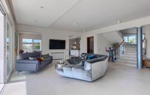 Khu vực ghế ngồi tại Villa Medici +51 ảnh