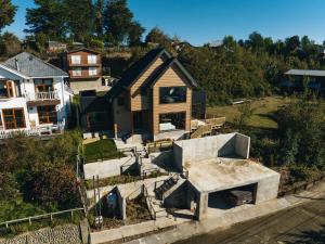 Το κτήριο όπου στεγάζεται  η παραθεριστική κατοικία