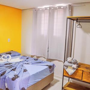 a bedroom with a bed and a window at Cantinho do Tigela in Bananeiras