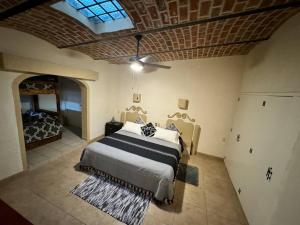 Ένα ή περισσότερα κρεβάτια σε δωμάτιο στο Casa la Loba +43 φωτογραφίες