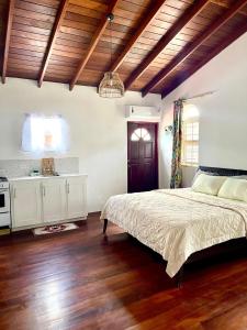 Кровать или кровати в номере BLR Beach Villa Apartments