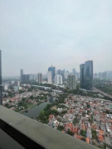 Nespecifikovaný výhled na destinaci Jakarta nebo výhled na město při pohledu z apartmánu