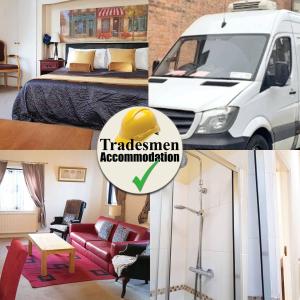 Giường trong phòng chung tại Tradesmen Inn 3-br 6-beds & Gated Parking