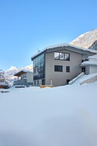 a view of a building with mountains in the background at Apart Galeon in Pettneu am Arlberg
