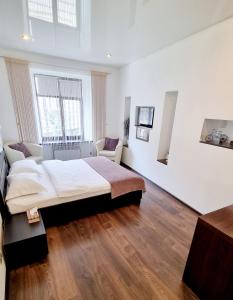 a bedroom with a large bed in a room at Apartment Mitskevycha Square 5 in Lviv