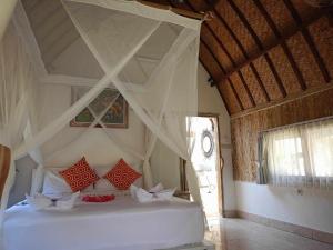 Bintang Tiga Bungalows Gili Air客房内的一张或多张床位