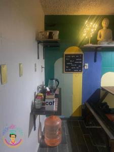 a kitchen with colorful walls and a table in a room at Posada Vs4 Aeropuerto in Mexico City