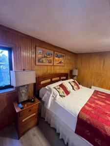 Una cama o camas en una habitación de Hostal Español Coyhaique
