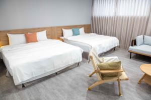 Ліжко або ліжка в номері Hotel Jiji Plus