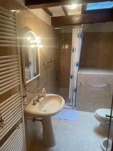 A bathroom at Casa in Umbria