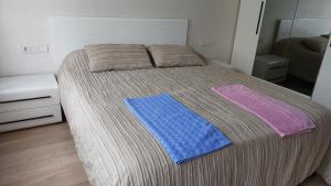 En eller flere senge i et værelse på Apartamentai Gertrūda