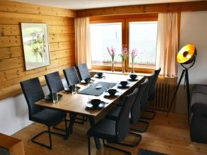 Konferenční prostory v ubytování Modern Holiday Home with Mountain View
