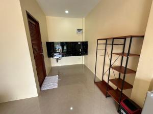 Kuchyň nebo kuchyňský kout v ubytování พัชรี รีสอร์ท ภูเก็ต Patcharee Resort Phuket