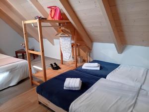 Postel nebo postele na pokoji v ubytování Spedion Kefallonia