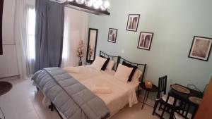 Кровать или кровати в номере Studio Despoina