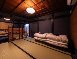 a room with two beds in a room with a lamp at number fifty - Vacation STAY 00132v in Oshima