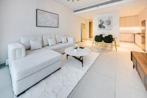 Posezení v ubytování Brand New 5* Luxury Apartment in Address JBR
