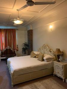 Giường trong phòng chung tại Undrah Inn Hotel