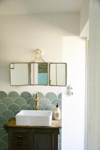 a bathroom with a sink and a mirror at Les Pierres Mont-Saint-Michel in Servon