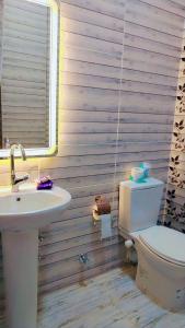 Koupelna v ubytování Sama Stars Hotel + 37 fotografií