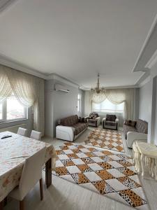 Ruang duduk di Şehir merkezinde site içerisinde lüks daire
