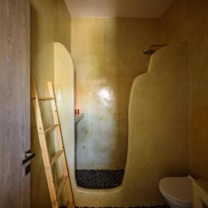 Koupelna v ubytování Athiri Luxury Suites