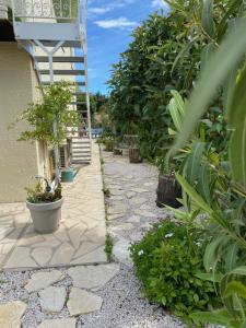Vonkajšia záhrada v ubytovaní VILLA MONT SAINT LOUP '' 5 mn des plages du CAP d'AGDE''