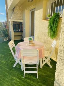 Patio alebo iná vonkajšia časť ubytovania VILLA MONT SAINT LOUP '' 5 mn des plages du CAP d'AGDE''