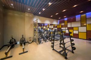 Fitness center at/o fitness facilities sa Modern Stylish Condo in Stamford McKinley Wi-Fi