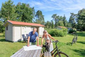 a man and a woman standing on a table with a bike at RCN Vakantiepark de Roggeberg in Appelscha