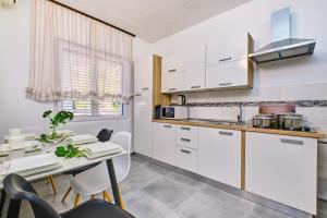 Afbeelding uit fotogalerij van CALMA Sea View rooms in Mali Lošinj