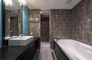 Koupelna v ubytování Hotel Cube