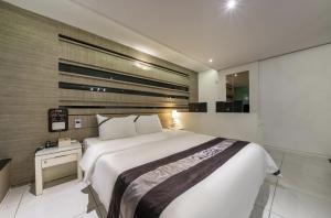 Postel nebo postele na pokoji v ubytování Hotel Cube