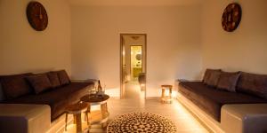 Posezení v ubytování Athiri Luxury Suites