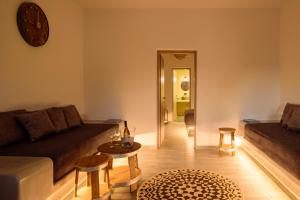 Posezení v ubytování Athiri Luxury Suites