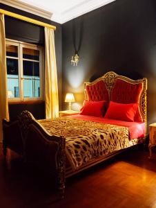 Postel nebo postele na pokoji v ubytování IRIS baroque apartment + 37 fotografií