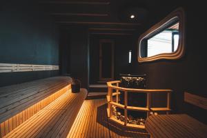 Зона вітальні в Ryokan KINOSUKE hotel きの助 日間賀島 島のサウナ Himaka Island