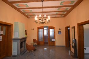 a living room with a fireplace and a chandelier at Wohlfühl-Villa in Themar in Themar