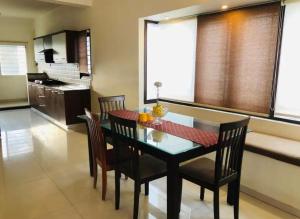 Η κουζίνα ή μικρή κουζίνα στο 3bhk in Agartala