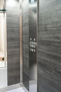 Ένα μπάνιο στο LA88 Cityway Penthouse