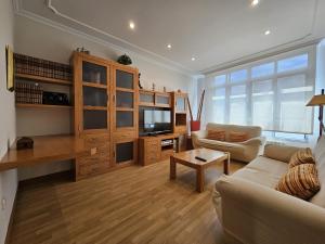 TV a/nebo společenská místnost v ubytování Precioso apartamento en O Grove