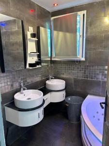 Vannituba majutusasutuses Cassis appartement vue mer balneo