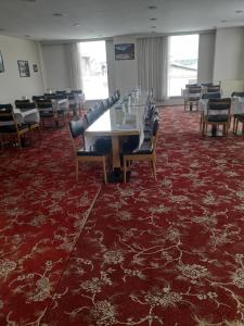 A restaurant or other place to eat at OTEL AMİLLER