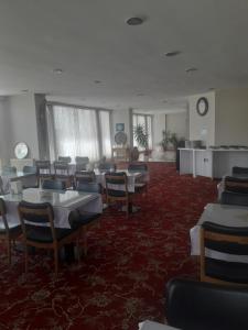 A seating area at OTEL AMİLLER